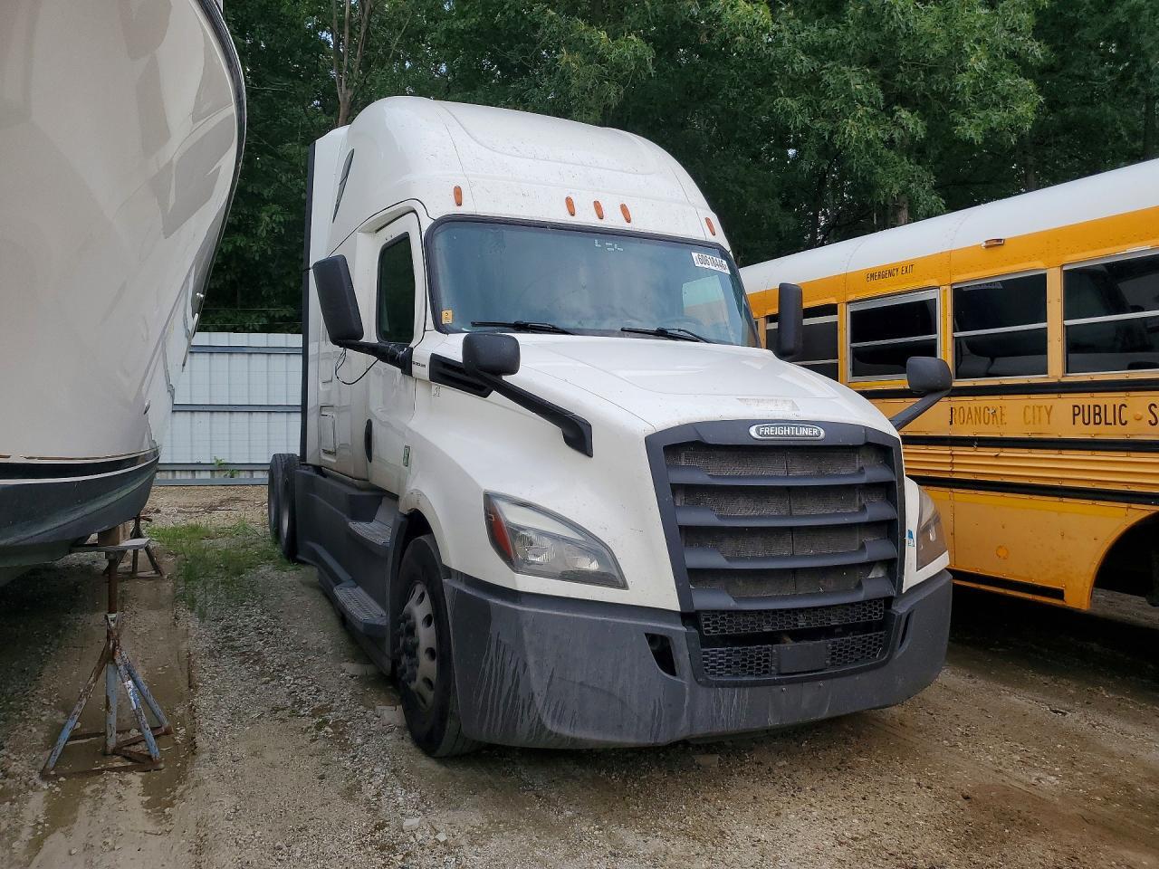 2019 Freightliner Cascadia 126 Semi Truck