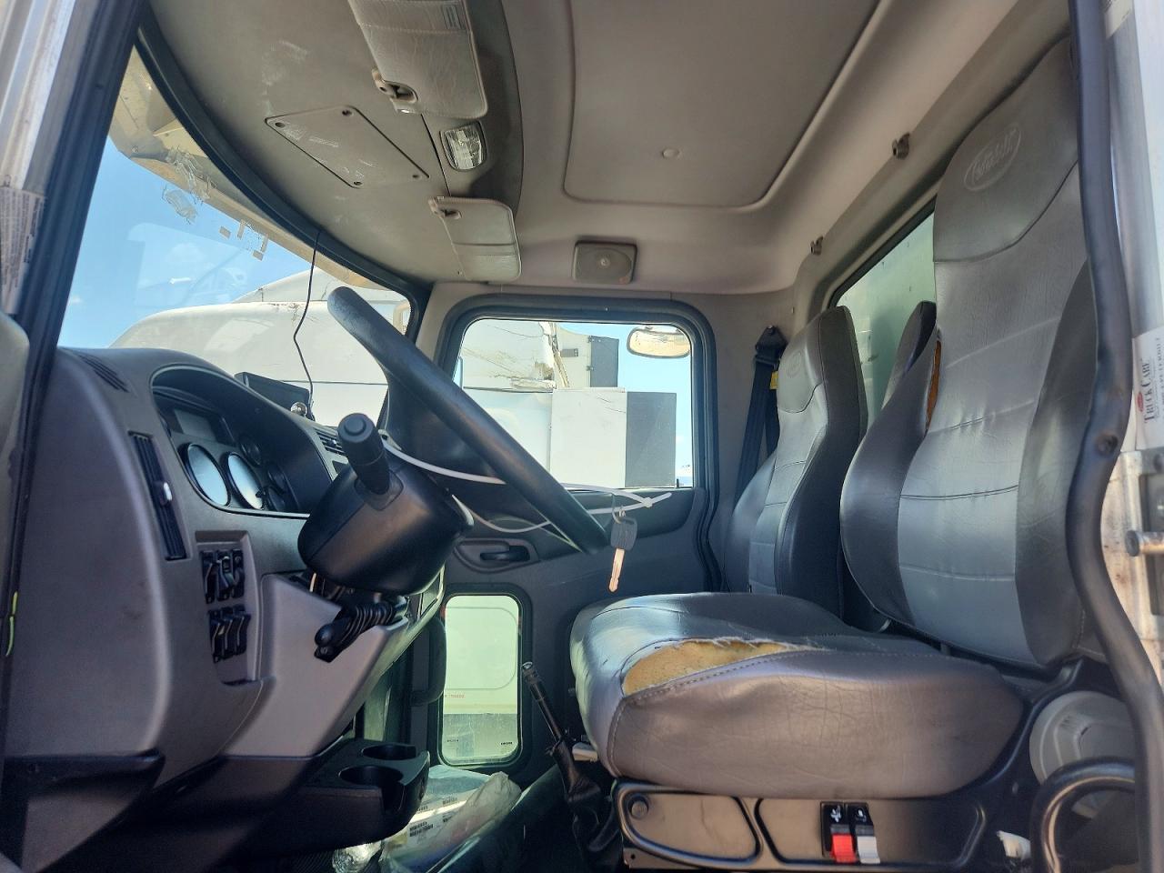 2016 Ptrb 2016 Peterbilt 337 BOX Truck