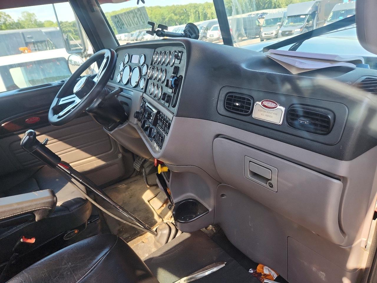 2019 Peterbilt 389 Semi Truck