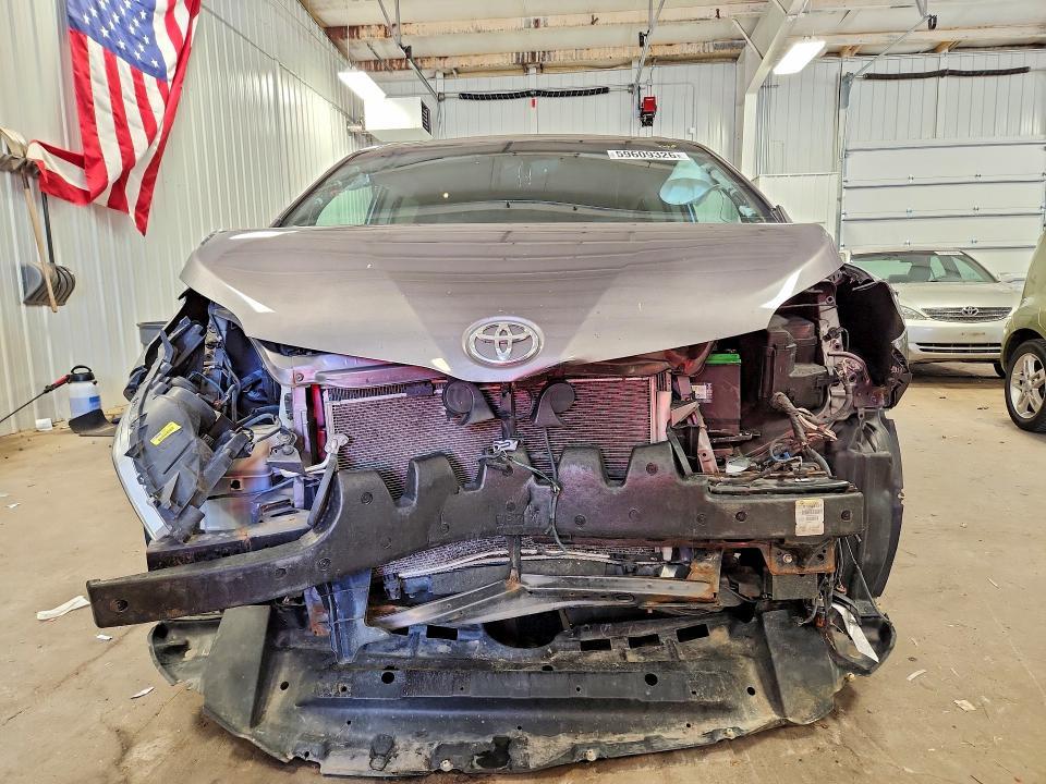 2015 Toyota Sienna Limited 7-passenger
