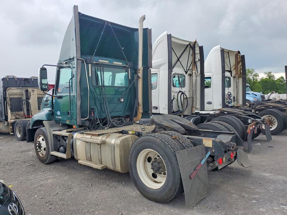 2017 Mack Cxu612 Semi Truck