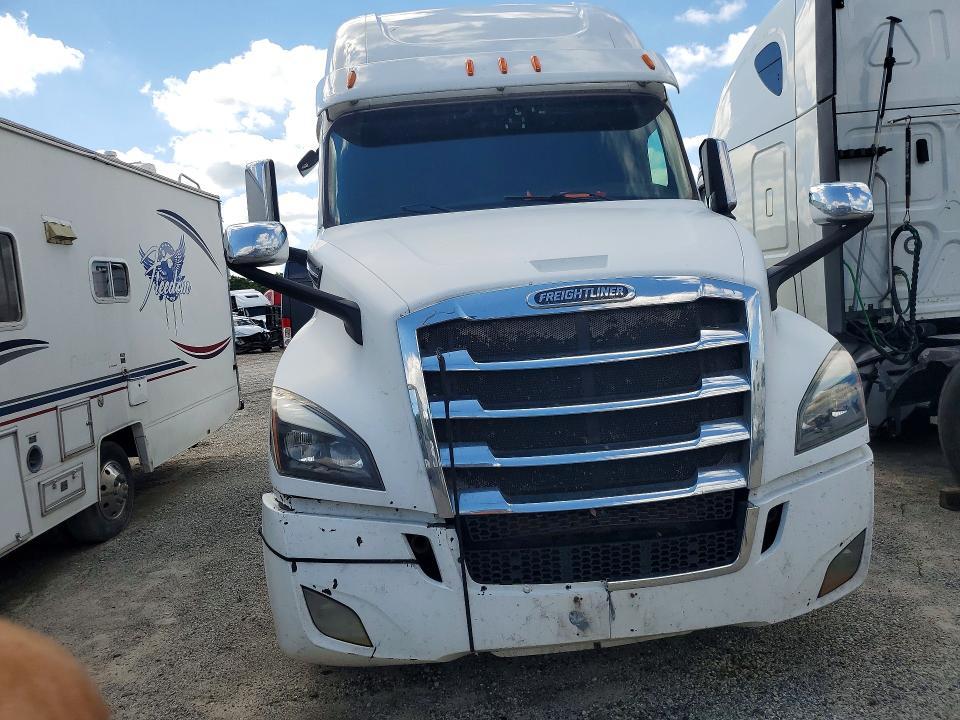 2019 Freightliner Cascadia 126 Semi Truck
