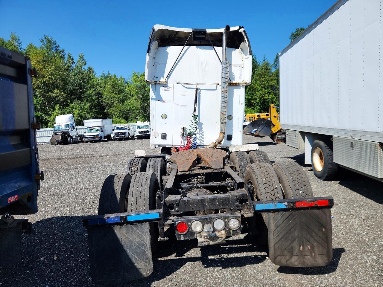 2007 Kenworth T2000 Semi Truck