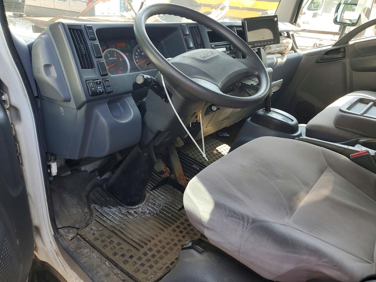 2020 Isuzu NRR Delivery Truck