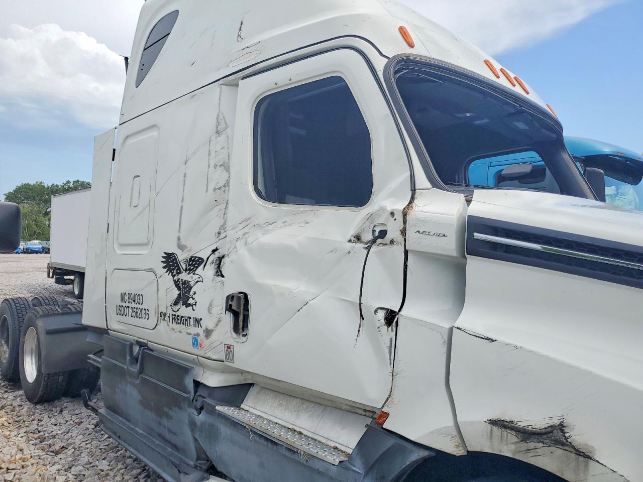 2019 Freightliner Cascadia 126 Semi Truck