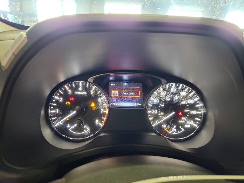 2017 Nissan Pathfinder sv