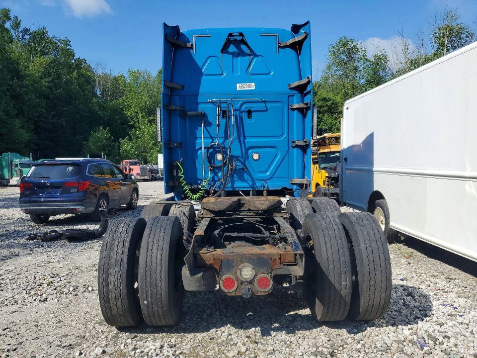 2019 Freightliner Cascadia 126