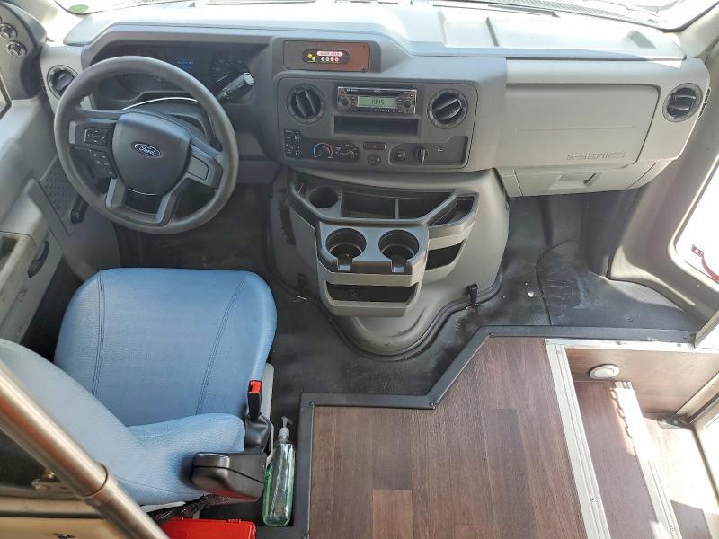 2021 Ford Econoline E350 Super Duty Cutaway Van