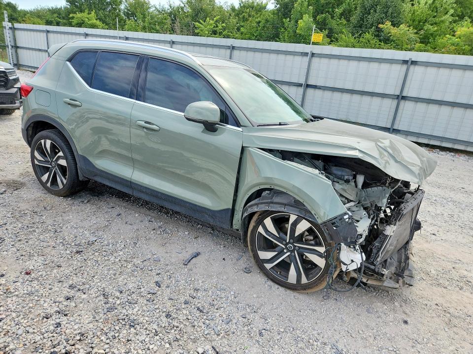 2023 Volvo Xc40 Plus