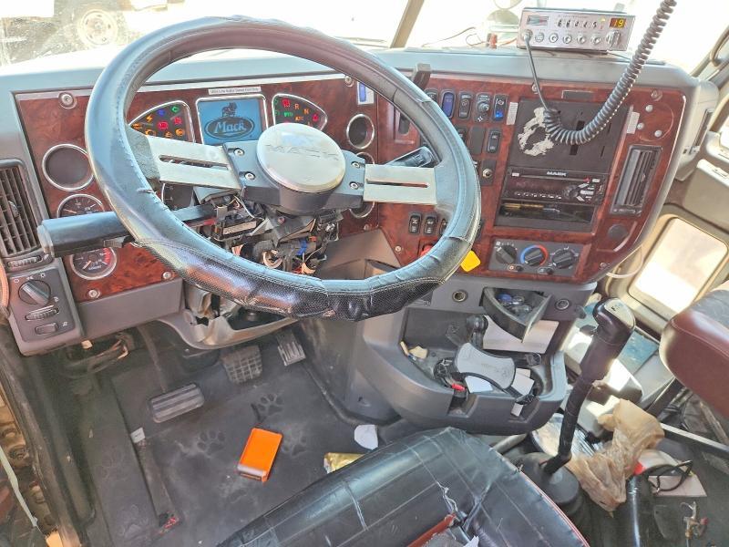 2015 Mack CXU613 Semi Truck