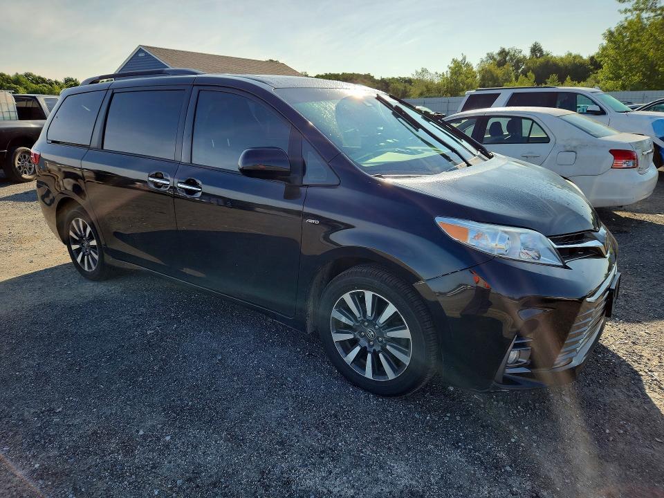 2019 Toyota Sienna xle 7-passenger