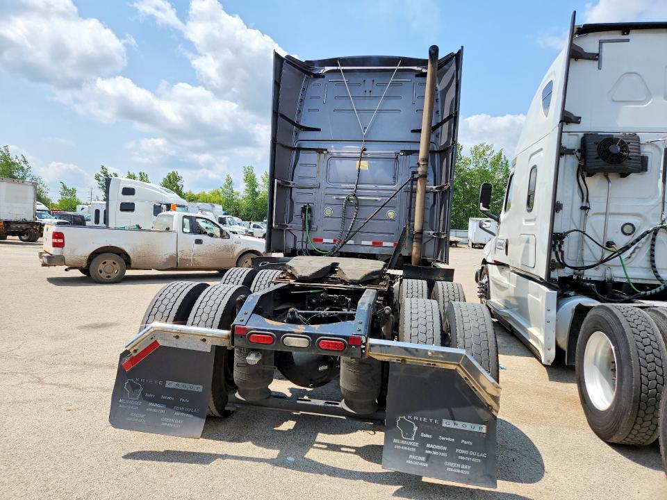 2015 Volvo VNL Semi Truck