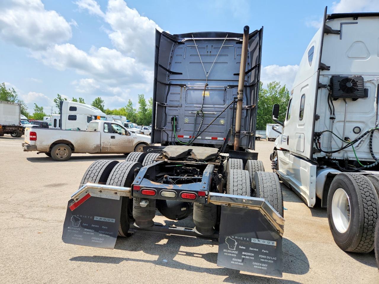 2015 Volvo VNL Semi Truck