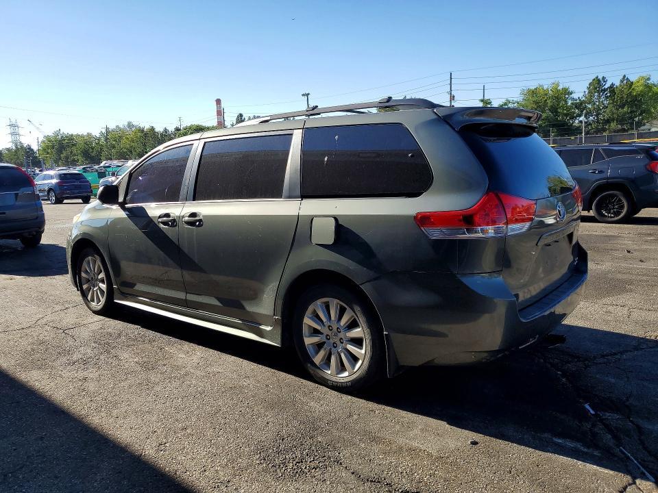 2014 Toyota Sienna le