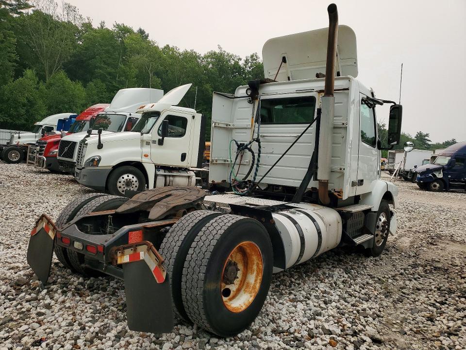 2013 Volvo Vnm Semi Truck