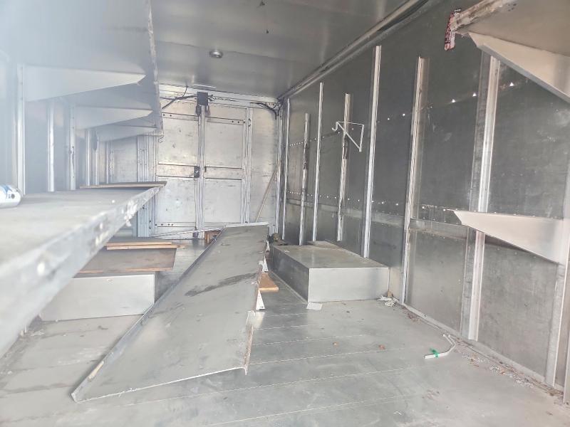 2003 Ford E450 Delivery Truck
