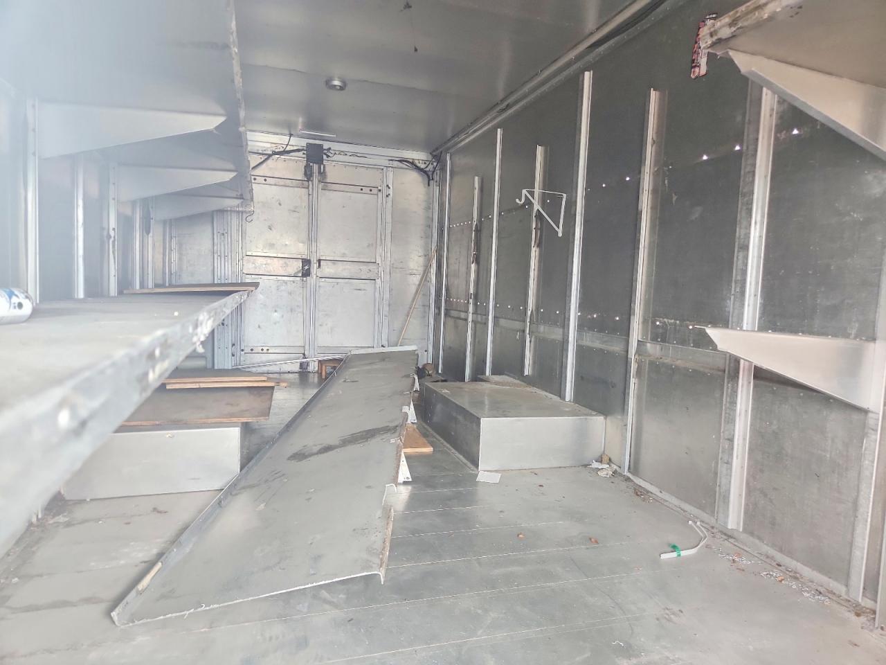 2003 Ford E450 Delivery Truck