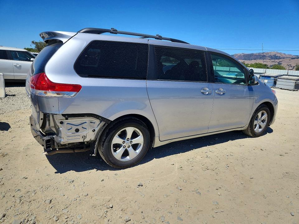 2012 Toyota Sienna le
