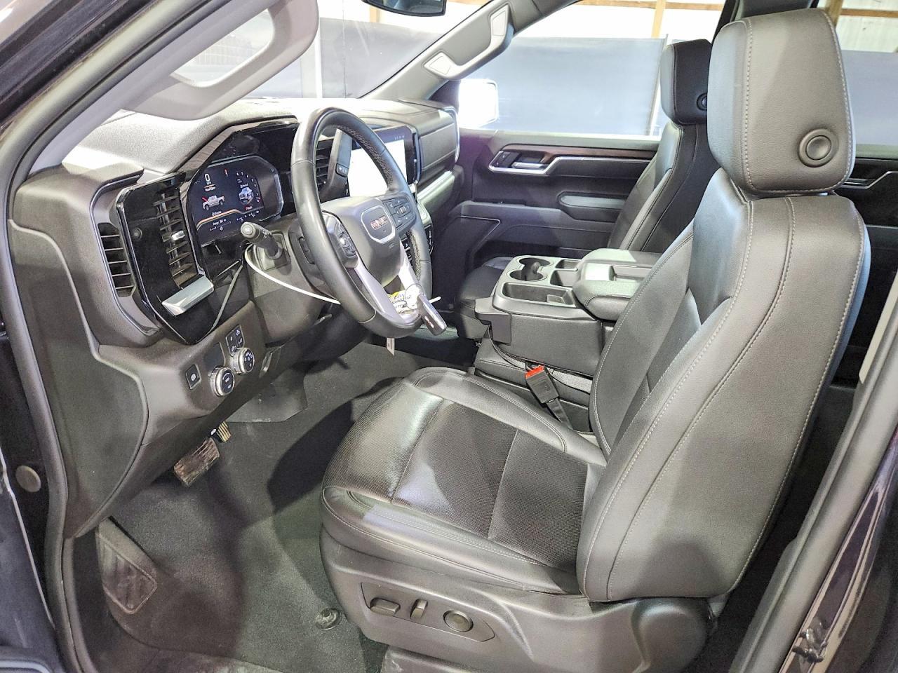 2025 GMC Sierra C1500 SLT