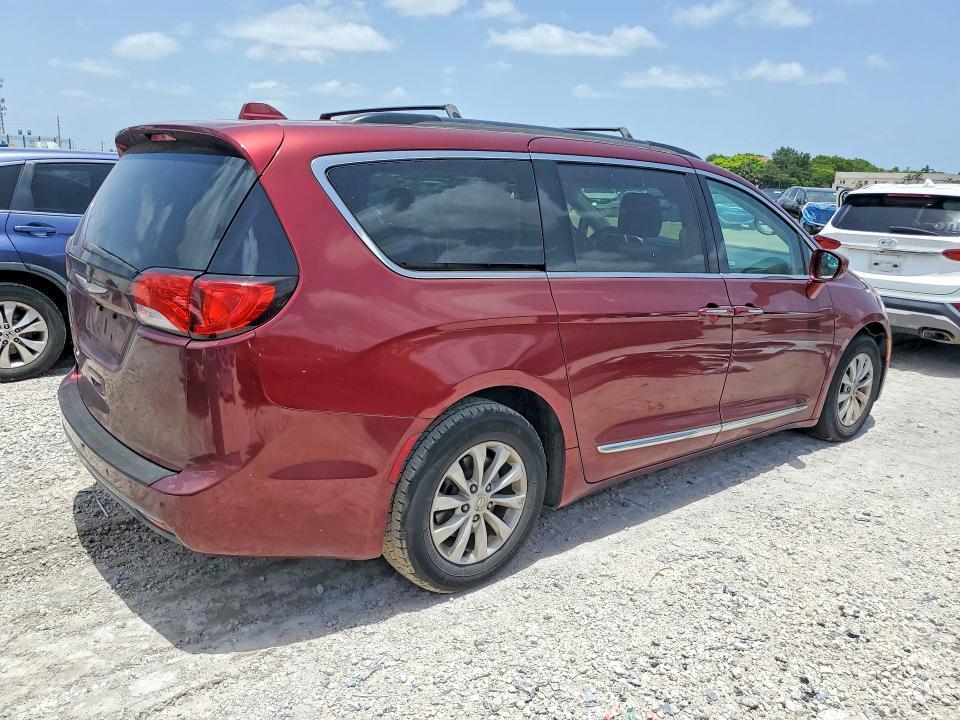 2017 Chrysler Pacifica Touring l