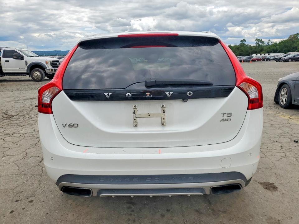 2015 Volvo V60 Cross Country Platinum