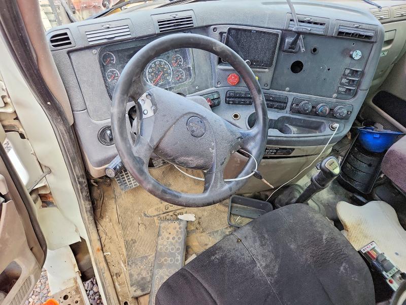 2014 Freightliner Cascadia Semi Truck