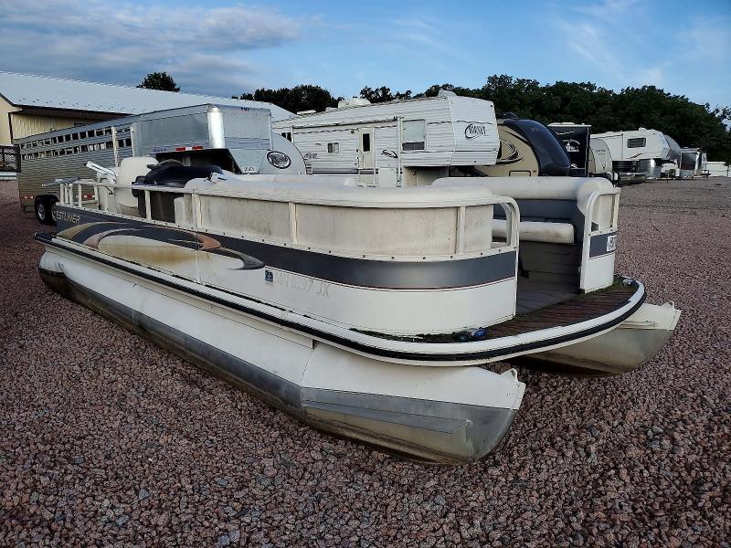 2004 Crestliner Pontoon