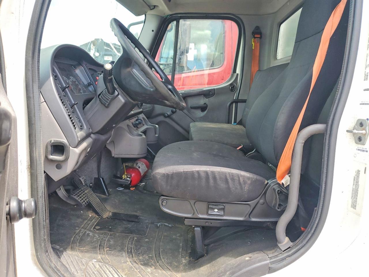 2020 Freightliner Business Class M2 BOX Truck