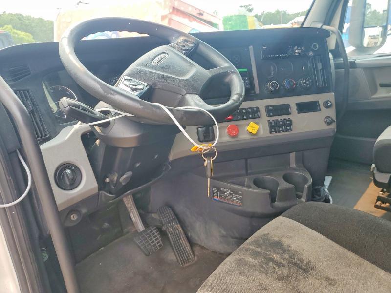 2019 Freightliner Cascadia 126 Semi Truck