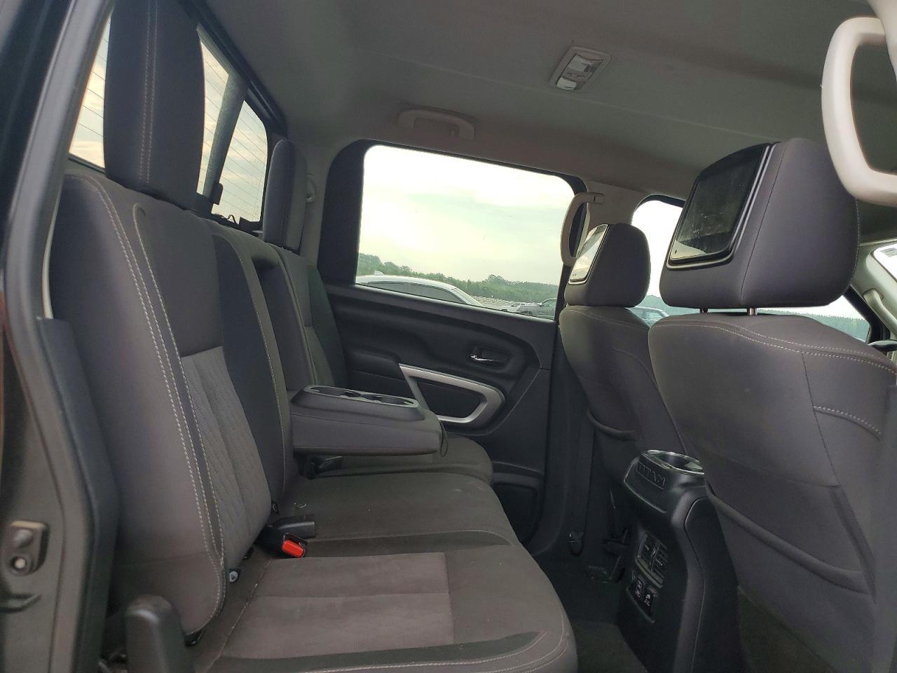 2021 Nissan Titan SV