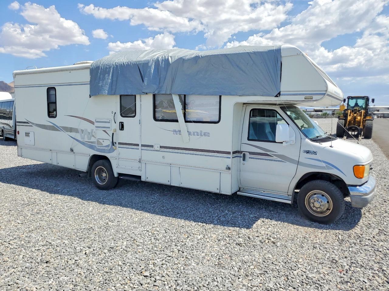 2004 Winnibago 2003 Winnebago Minnie RV