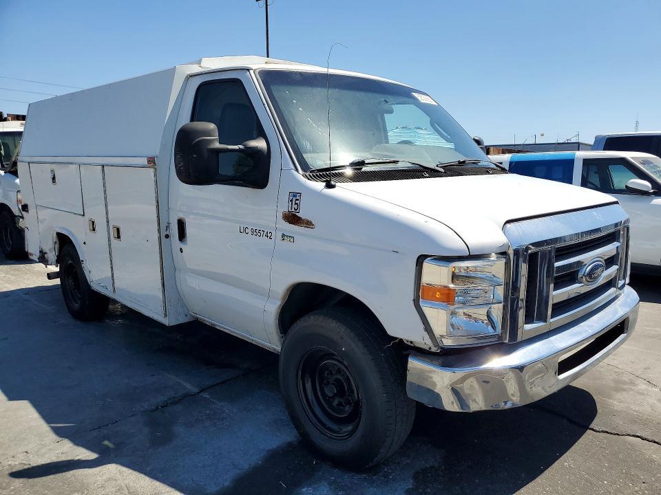 2012 Ford Econoline E350 Super Duty Cutaway Van