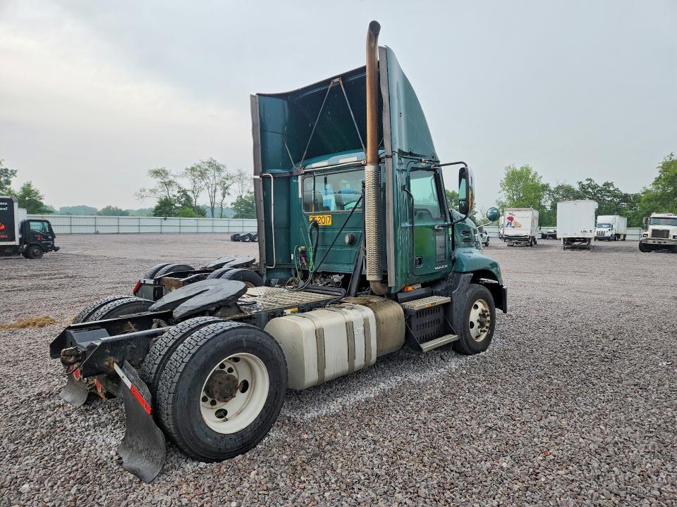 2017 Mack Cxu612 Semi Truck