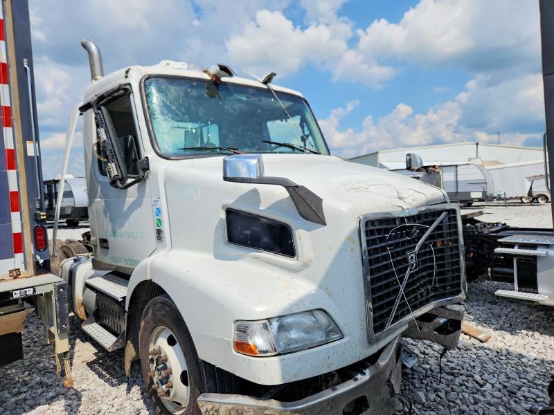 2016 Volvo VNM Semi Truck
