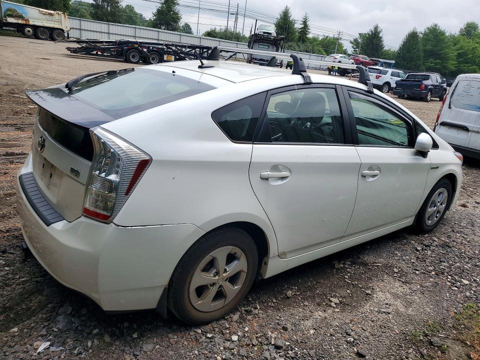 2010 Toyota Prius iii