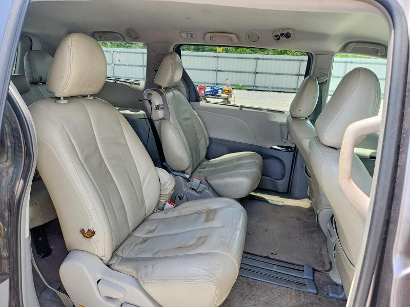 2011 Toyota Sienna le