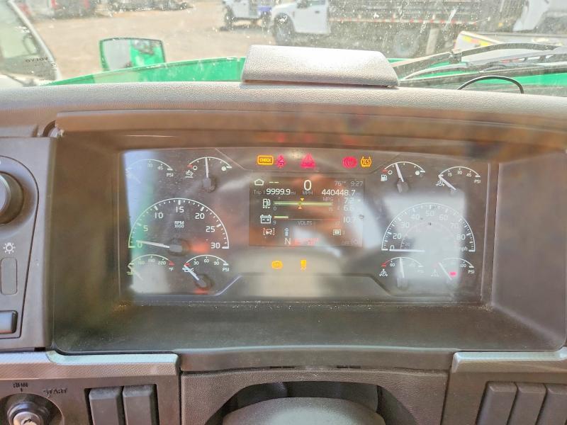 2021 Volvo VNR-Semi Truck