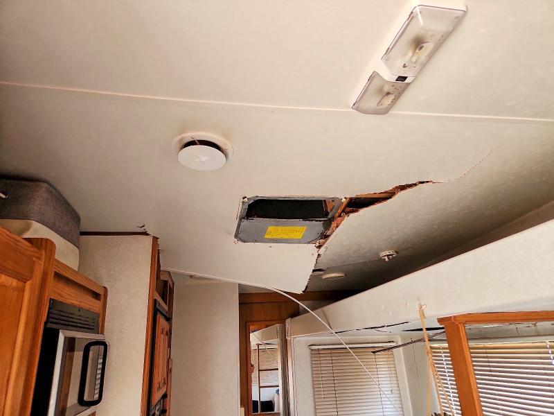 2000 Eagle Recreational Vehicle (RV)
