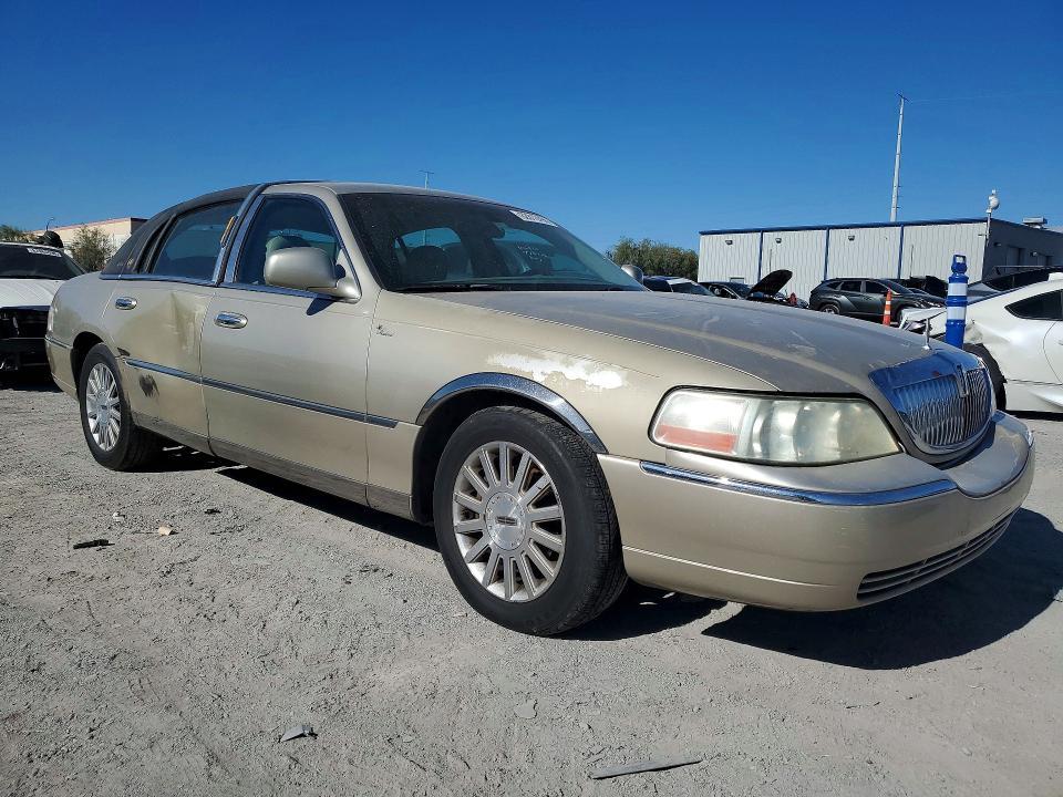 2004 Lincoln Town car Executive