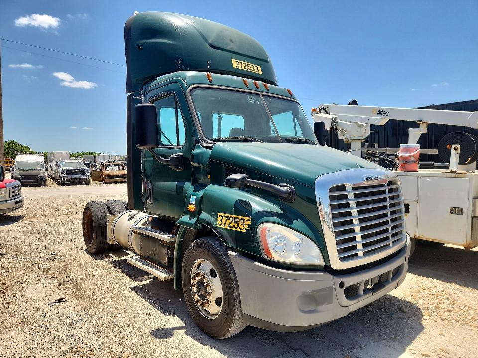 2018 Freightliner Cascadia 113 Semi Truck