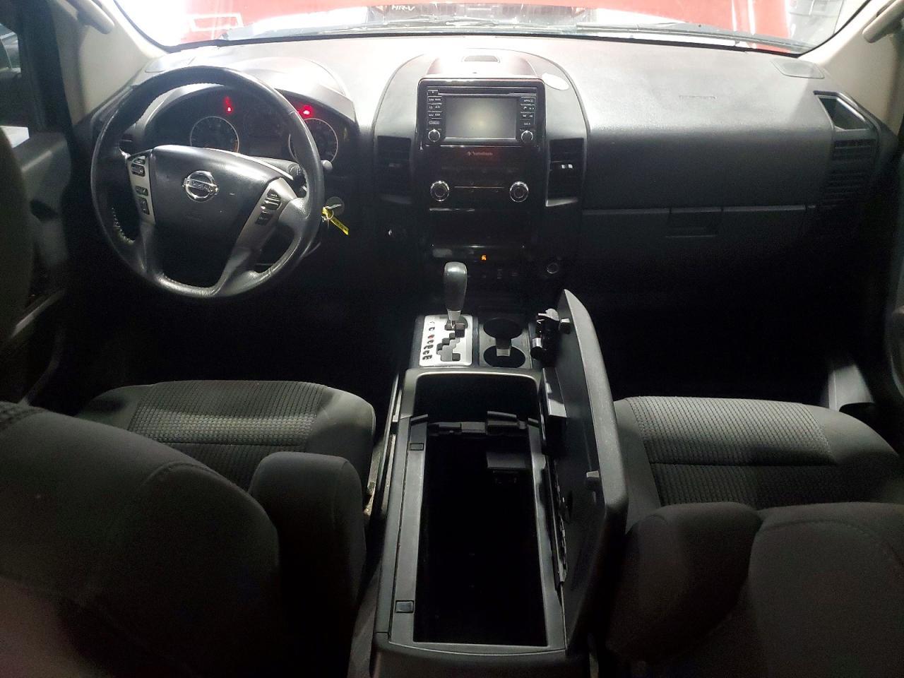 2015 Nissan Titan SV