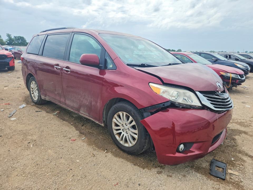 2016 Toyota Sienna xle 8-passenger