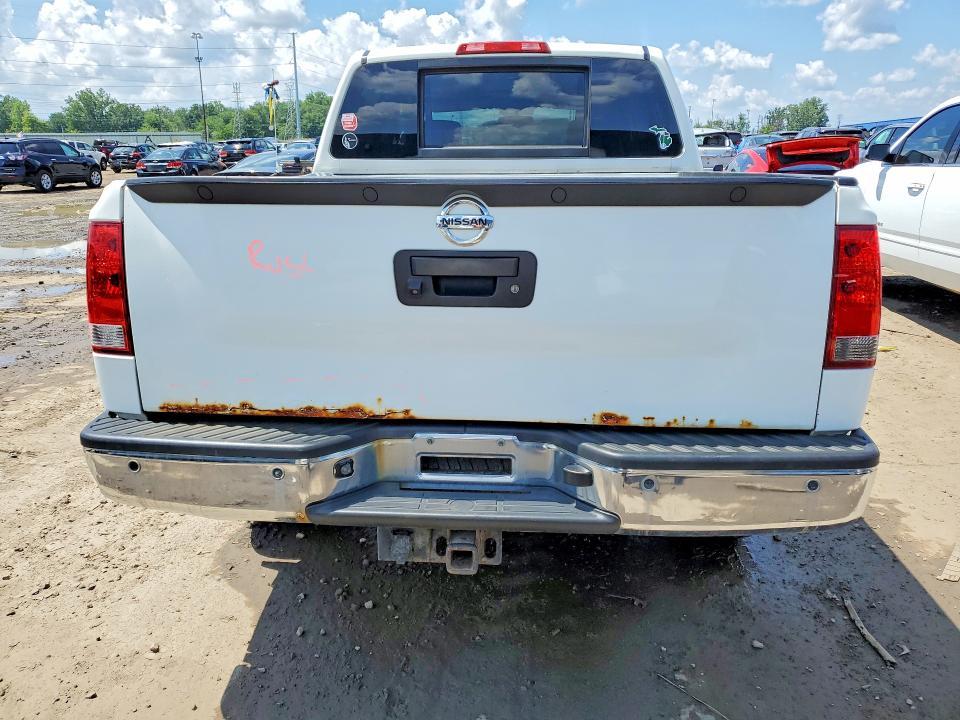 2013 Nissan Titan SV