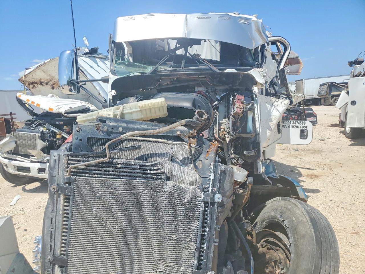 2014 Kenworth T660 Semi Truck