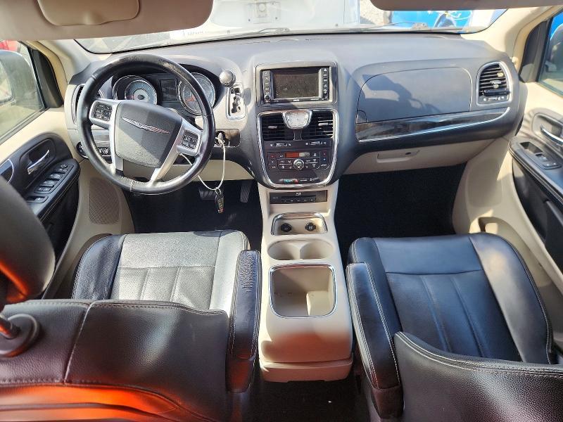 2013 Chrysler Town & Country Touring l