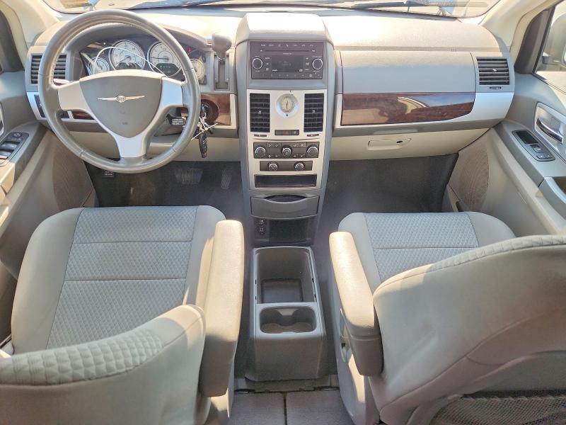 2010 Chrysler Town & Country Touring