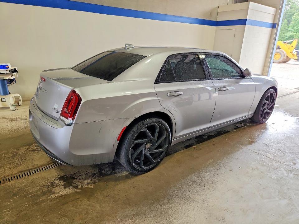 2017 Chrysler 300 s