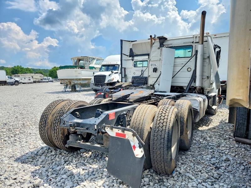 2016 Volvo VNM Semi Truck