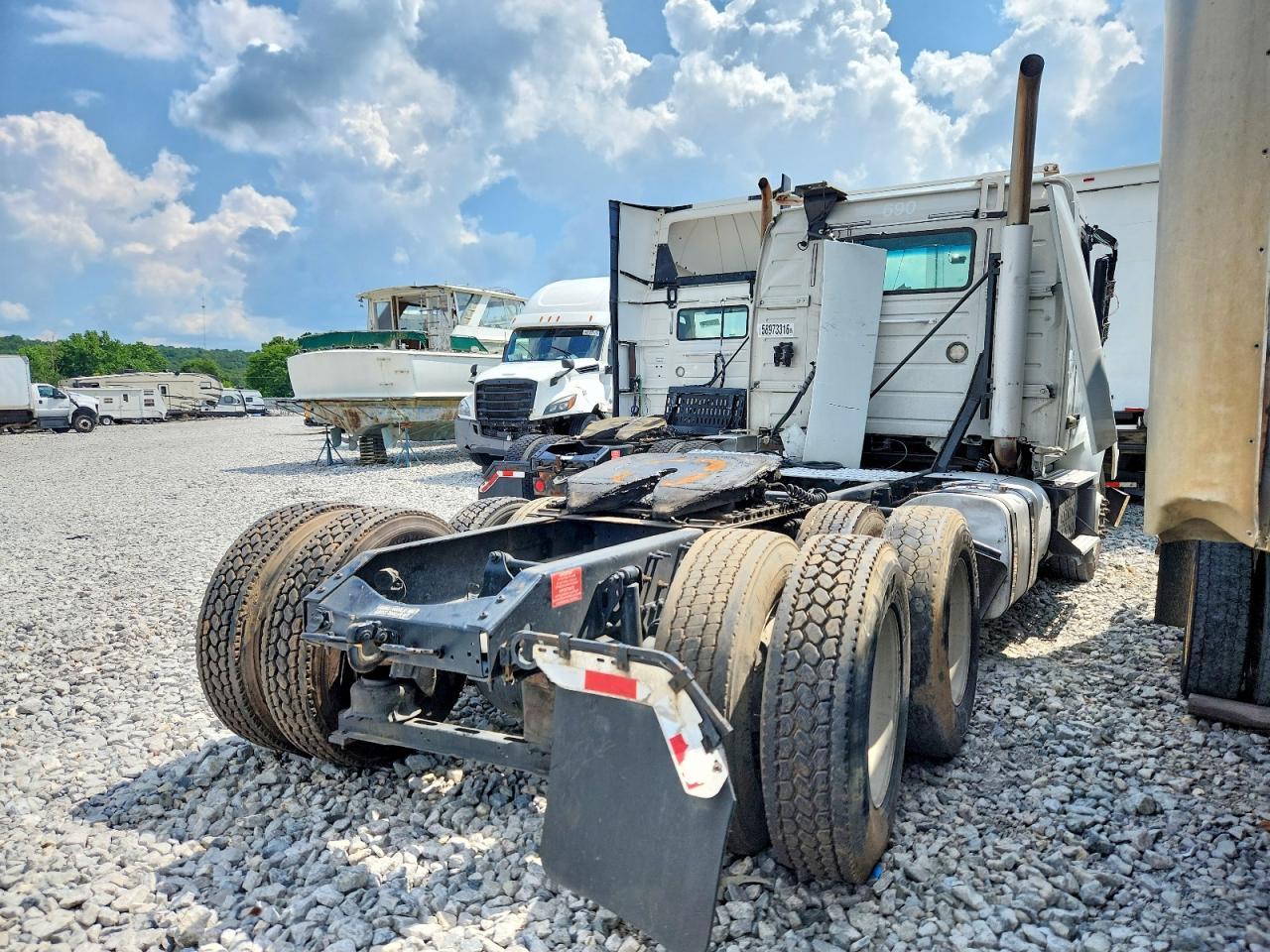 2016 Volvo VNM Semi Truck