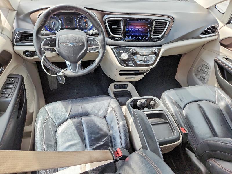 2017 Chrysler Pacifica Touring l